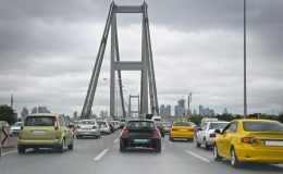 Bayramda köprü ve otoyollar ücretsiz mi? Arefe günü ve Ramazan Bayramı’nda köprü ve otoyollar bedava mı olacak? İşte, bayramda ücretsiz yollar ile ilgili ayrıntılı bilgiler….