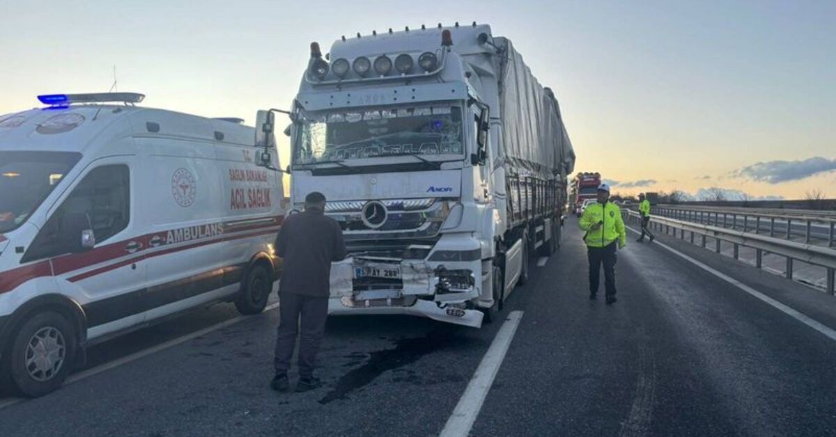 TIR’la işçi servisi çarpıştı: 10 yaralı